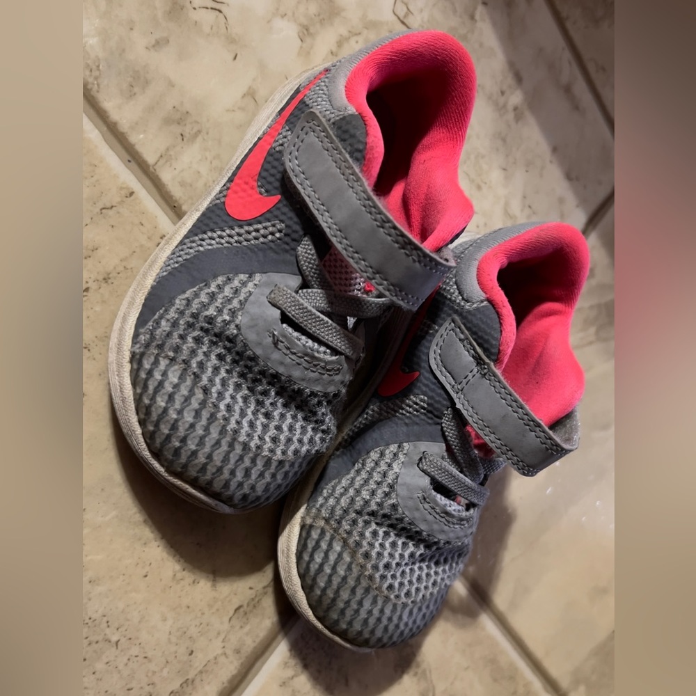 Size 8 Nikes